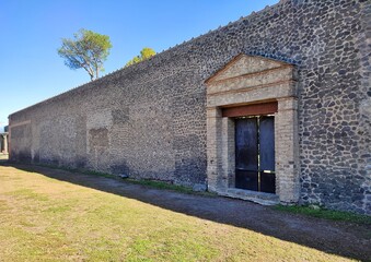 Fototapeta premium Pompei - Entrata della Palestra Grande in Via di Castricio