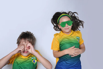 crianças do brasil comemorando gol alegres  © Alexandre