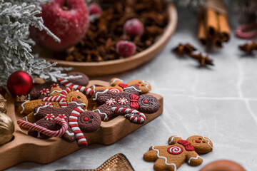 Happy New Year 2023. A banner with Christmas decorations, cinnamon, pastries and gingerbread men on a marble background. A greeting card for Christmas. The concept of cafes and restaurants.