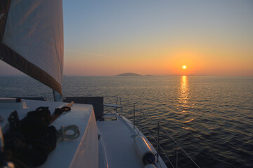 Summer sunrise at sea. Point of view from the deck of a wet yacht . - 543255612