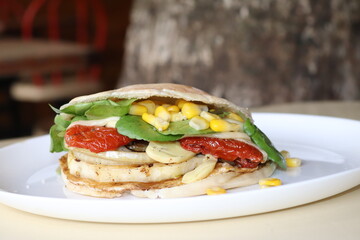 Hamburguer Artesanal / Handmade Burger