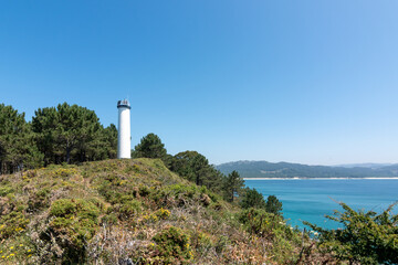 Faro de punta Subrido, en Cangas do Morrazo (Galicia, España)