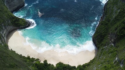 Aerial view of the shore and the sea in Bali, Indonesia © Rafez/Wirestock Creators