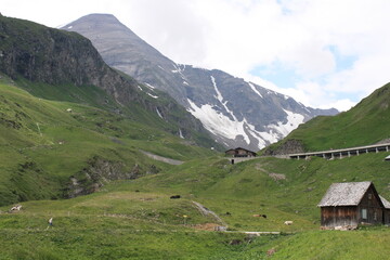 Fototapeta na wymiar Paisajes de las montañas alpinas de Austria.