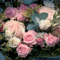 Bouquet de roses dans les tons pastels