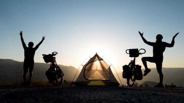 camping and fun lifestyles of the couple traveling by bike