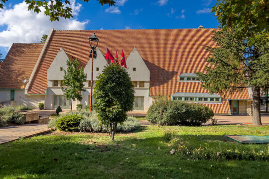 Building with red roof tiles in Ifran