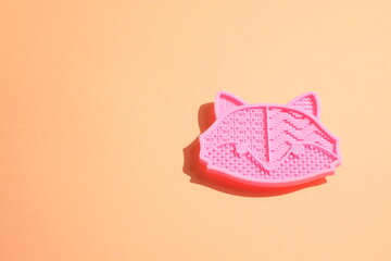 Pink silicone brush cleaner cat face shape