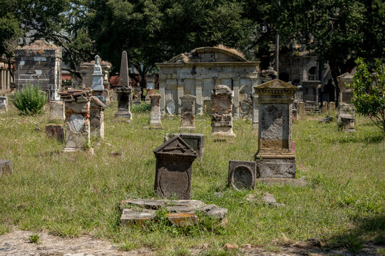 Tumbas del cementerio de Bel&eacute;n en dia de muertos en Guadalajara Jalisco M&eacute;xico, pante&oacute;n santa paula, concepto de Halloween