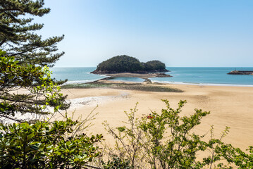 태안 천리포해변에서 본 낭새섬