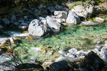 光る阿寺ブルー