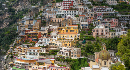 Fototapeta na wymiar The picturesque small Italian town of Positano, descending from the terraces from the mountains to the Mediterranean Sea. This is one of the most famous places on the Amalfi Coast.