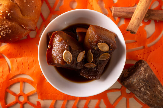 Dulce de Calabaza. Mexican dessert whose main ingredients are pumpkin and piloncillo, also known as Chacualole, Xacualole or Calabaza en Tacha, widely used in Day of the Dead offerings.