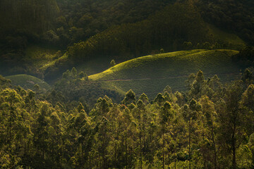 Sun kisses through mountain 