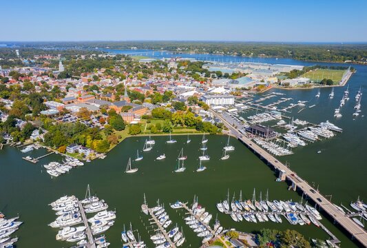 Fototapeta Aerial view of the Maryland harbor with ships and boats in Annapolis, Maryland, United States