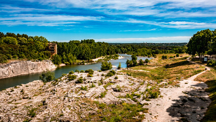 De rivier gezien vanaf de Pont du Gard