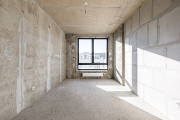 Obraz premium Empty concrete commercial space without finishing with partitions