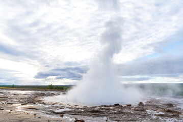 Geyser, zona geotermal Strokkur en, Islandia