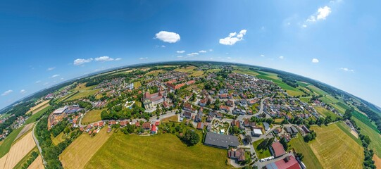 Die Gemeinde Rot an der Rot in Oberschwaben von oben