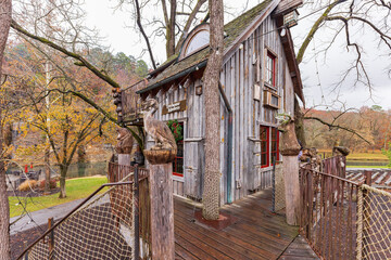Fototapeta premium Overcast view of the tree house in Dogwood Canyon Nature Park