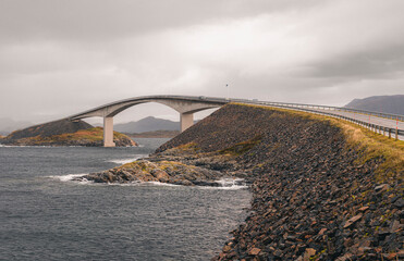 Storseisundet-brug op de weg van de Atlantische Oceaan