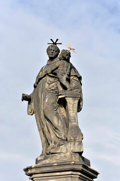 Statue des Hl. Antonius von Padua 1707 von J. Mayer, Karlsbrücke, UNESCO Weltkulturerbe, Prag, Tschechien, Europa