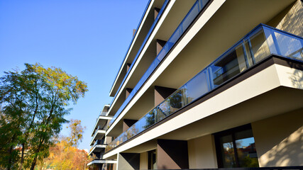 Fototapeta premium New apartment building on a sunny day. Modern residential architecture. The apartment is waiting for new residents.