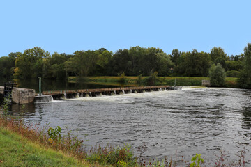 Centre - Indre-et-Loire - Chisseaux - L'écluse et le barrage à aiguilles sur le Cher