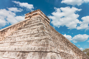 Fototapeta na wymiar Pyramid and city in ruins in Tulum Mexico.
