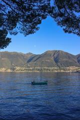 Blick auf den Lago Maggiore mit Booten