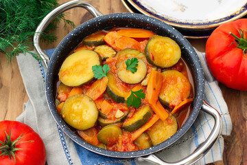 Vegetarian zucchini stew with carrots and tomatoes - 543520490