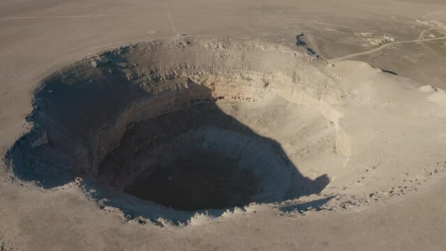 Large sink holes in T&uuml;rkiye.