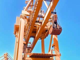 Gantry Crane with Clamp Shell Grab For Iron Ore & Aggregates Use
