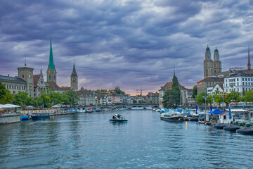 Fototapeta premium Zurich twilight cityscape and Limmat river in Zurich city center