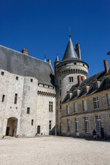 Fototapeta na wymiar le château de Sully-sur-Loire en France
