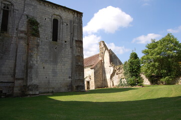 Fototapeta na wymiar Abbaye royale Saint-Michel de Bois-Aubry
