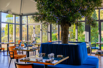 restaurant in the city