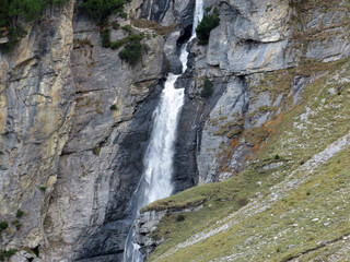 Schmuerfälle or Schmuer Waterfalls (Cascada da Pigniu oder Aua da Fluaz Wasserfälle) over the...