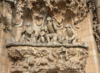 Detail der Geburtsfassade der Sagrada Familia, Sühnekirche der heiligen Familie, von Antoni...