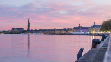 Coucher de soleil rosé sur Bordeaux