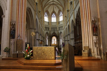 Fototapeta na wymiar La cathédrale Saint Corentin, de style gothique, intérieur de la cathédrale, ville de Quimper, département du Finistère, Bretagne, France