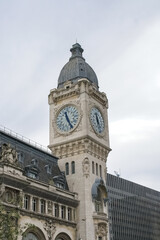 Fototapeta na wymiar Paris, the clock of the gare de Lyon, train station in the center 