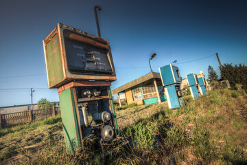 opuszczona stacja benzynowa - obrazy, fototapety, plakaty