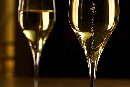 Two glases of champagne