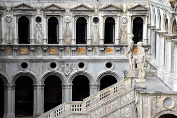 Fototapeta na wymiar Innenhof des Dogenpalasts in Venedig