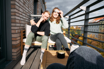 Two people sitting on the balcony  © Sophia Emmerich