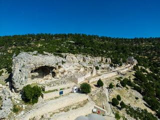 It has a unique topographic location on the slopes of the Taurus Mountains, two richly decorated large churches, a baptistery, a columned road, rock tombs, water springs, a bath and accommodation.