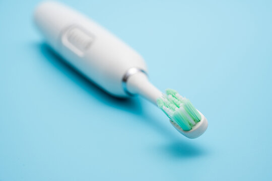 Electric Ultrasonic Toothbrush To Remove Dental Calculus