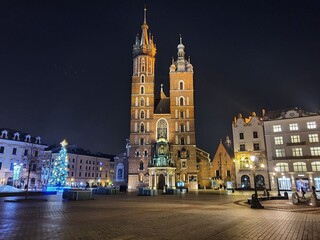 Fototapeta na wymiar Saint Mary's Basilica in Krakow