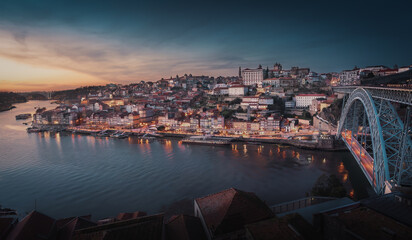 Obraz premium Porto Skyline with Douro River and Dom Luis I Bridge at sunset - Porto, Portugal